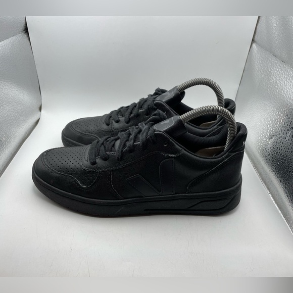 Veja V10 Triple black leather womens sneakers size 6 - Picture 1 of 9